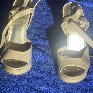 Pair of Exhilaration high heal shoes / Size 6 1/2 / Tan